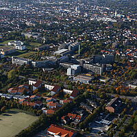 Luftbild Campus  der Universität Paderborn und Paderborner Dom, 15. Oktober 2009 (Ansicht von Südost)