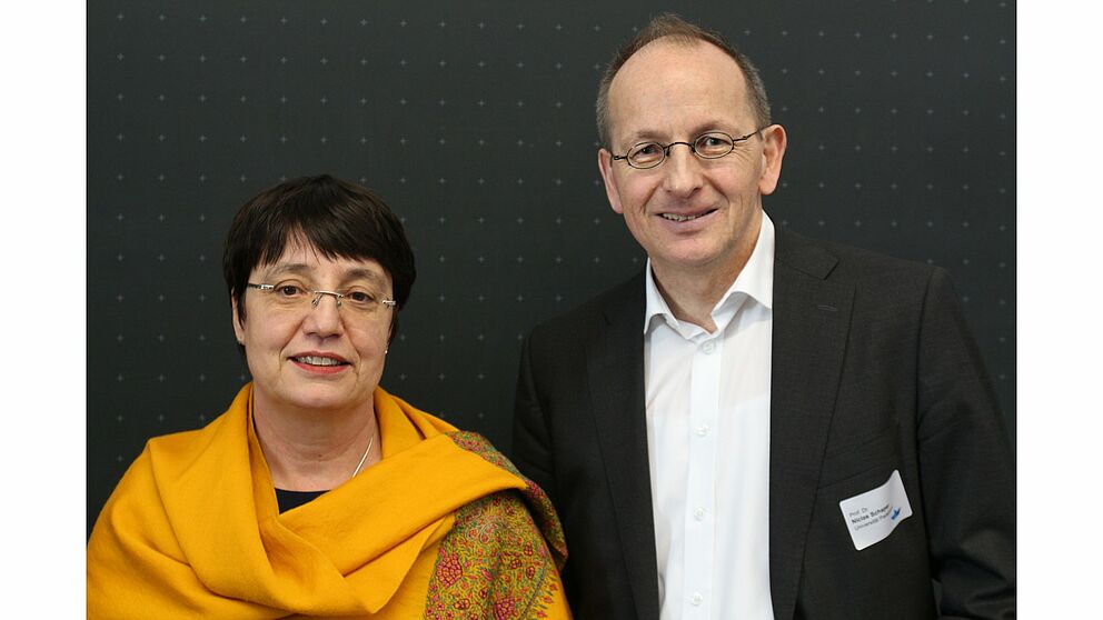 Foto (Universität Paderborn, Nina Reckendorf): Prof. Dr. Birgit Riegraf und Prof. Dr. Niclas Schaper.