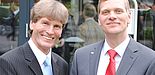 Foto (Universität Paderborn, Christiane Bernert): Prof. Dr.-Ing. Volker Schöppner (r.) und Präsident Prof. Dr. Nikolaus Risch