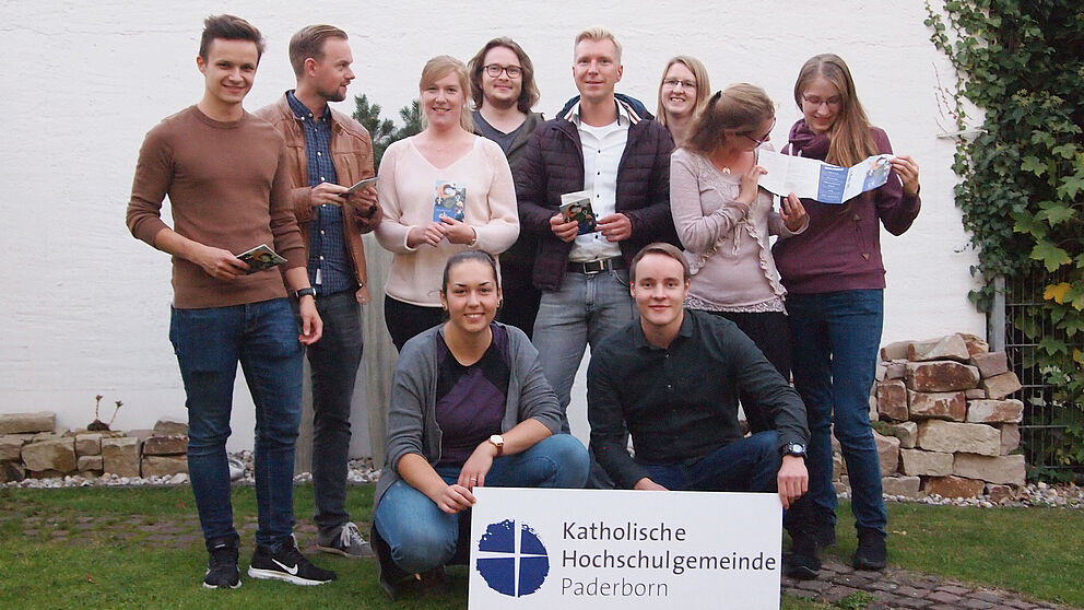 Foto (KHG): Campus-Katholiken: Studierendenpfarrer Nils Petrat und das Team der KHG wollen mit den Studierenden in diesem Semester besondere Orte aufsuchen.