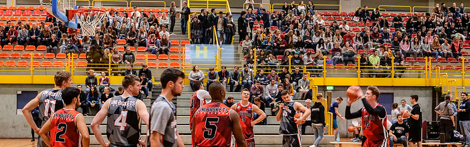 Showtraining der Uni Baskets Paderborn vor der offiziellen Begrüßung der Erstsemester in der Maspernhalle.