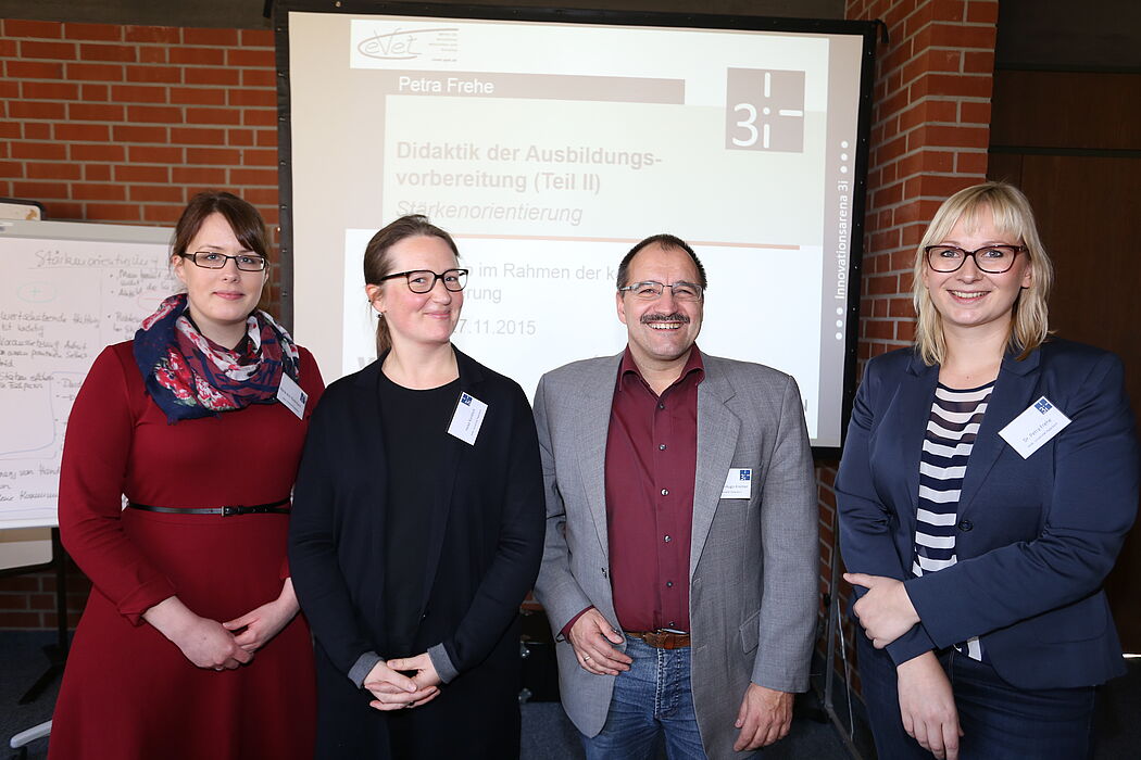 Foto: 3i-Kompetenzteam, v. l.: Marie-Ann Kückmann, Heike Kundisch. Prof. Dr. H.-Hugo Kremer, Dr. Petra Frehe.