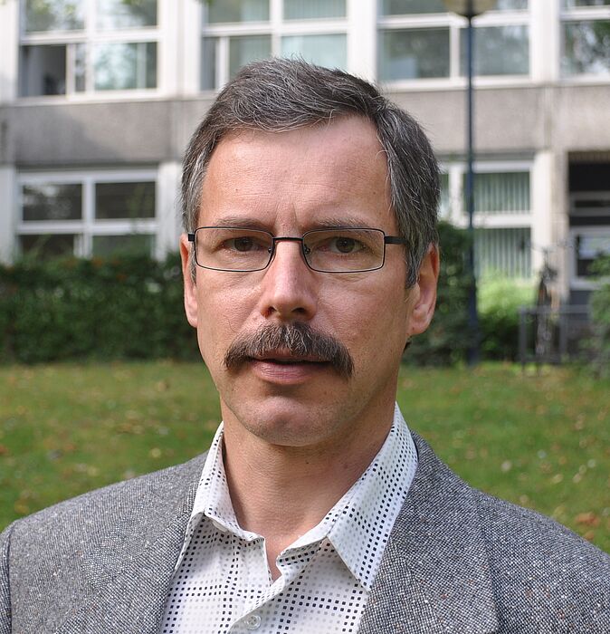 Foto (Universität Paderborn): Prof. Dr.-Ing. Ulrich Hilleringmann