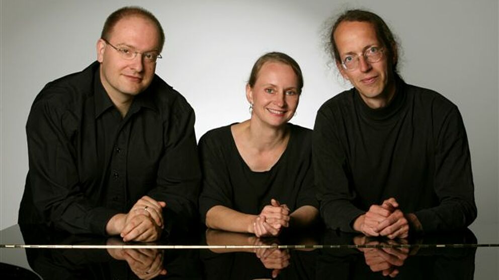 Foto (Adelheid Rutenburges): Dirigent Steffen Schiel und die beiden Solisten Marianne und Eckhard Wiemann