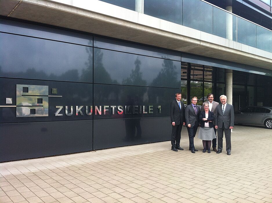 Foto (v. l.): MdB Burkhard Blienert, MdL Dr. Dennis Maelzer, Vizepräsidentin Simone Probst, Prof. Dr. Gregor Engels und Präsident Prof. Dr. Wilhelm Schäfer.