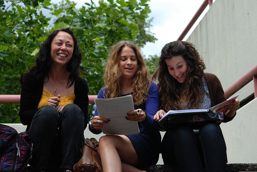 Foto: Drei spanische Austauschstudentinnen des letzten akademischen Jahres an der Universität Paderborn.