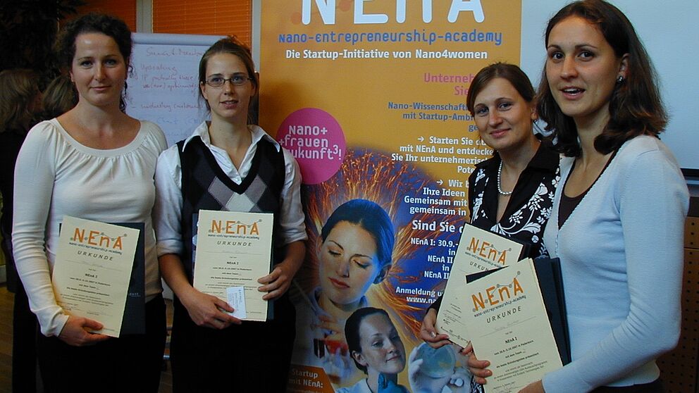 Foto: Die Gewinnerinnen der bundesweit ersten NEnA (Nano-Entrepreneurship-Academy): v.l. Dr. Petra Göring, Kathrin Schwirn, Monika Lelonek und Sandra Günther