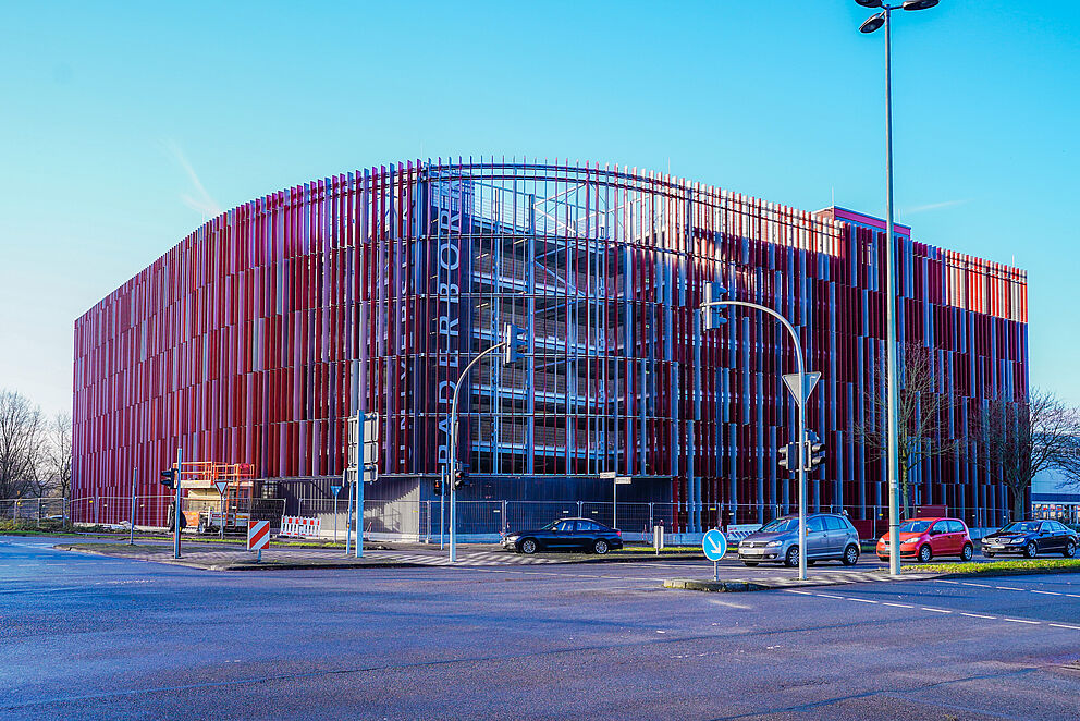 UPB-Parkhaus mit Kreuzung