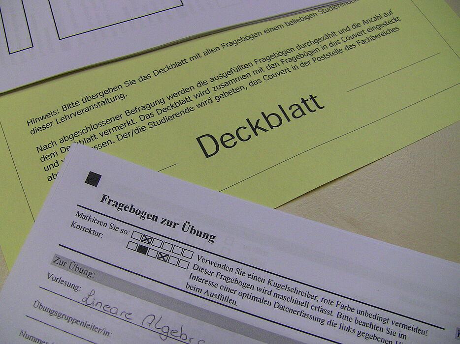 Foto (Universität Paderborn): Anweisungen zur korrekten Durchführung der Evaluation