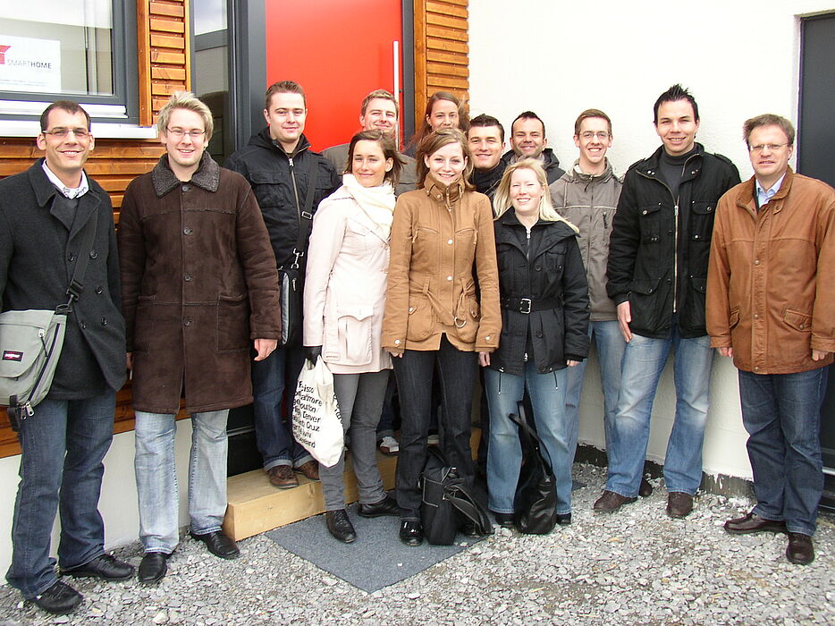 Foto (Tonia Zahn): Die Teilnehmerinnen und Teilnehmer des Business Update 2008 mit Vertretern der Veranstalter.