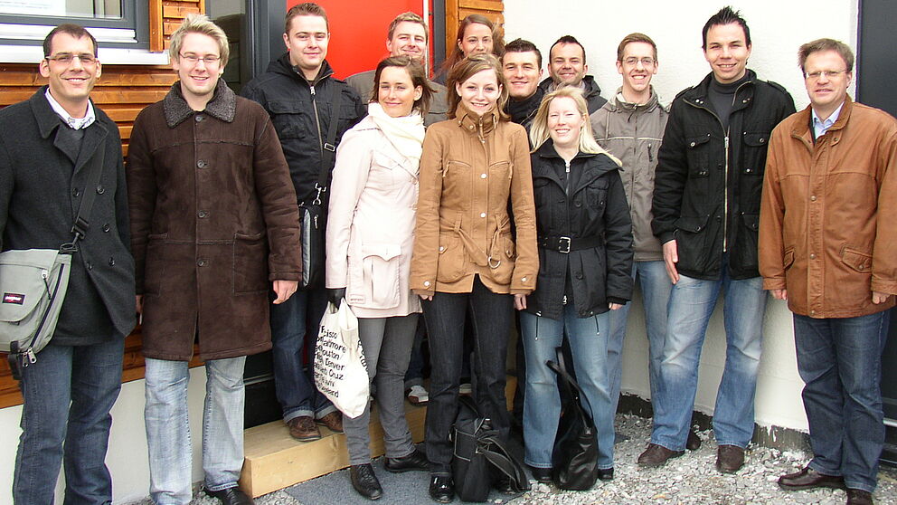 Foto (Tonia Zahn): Die Teilnehmerinnen und Teilnehmer des Business Update 2008 mit Vertretern der Veranstalter.