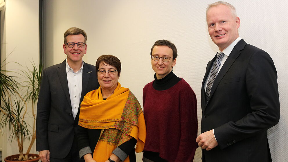 Foto (Universität Paderborn, Alexandra Dickhoff): Bei der Mitgliederversammlung der Universitätsgesellschaft Paderborn haben Vorstand, Universitätsleitung und Mitglieder Anfang Dezember gemeinsam auf das vergangene Vereinsjahr zurückgeblickt.