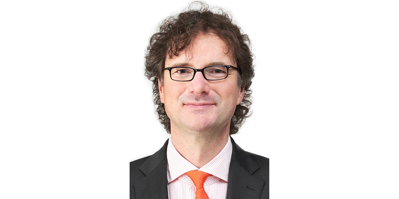 Foto (Universität Paderborn, TecUP): Prof. Dr. Rüdiger Kabst gilt als „Brückenbauer“ zwischen Wissenschaft und Praxis