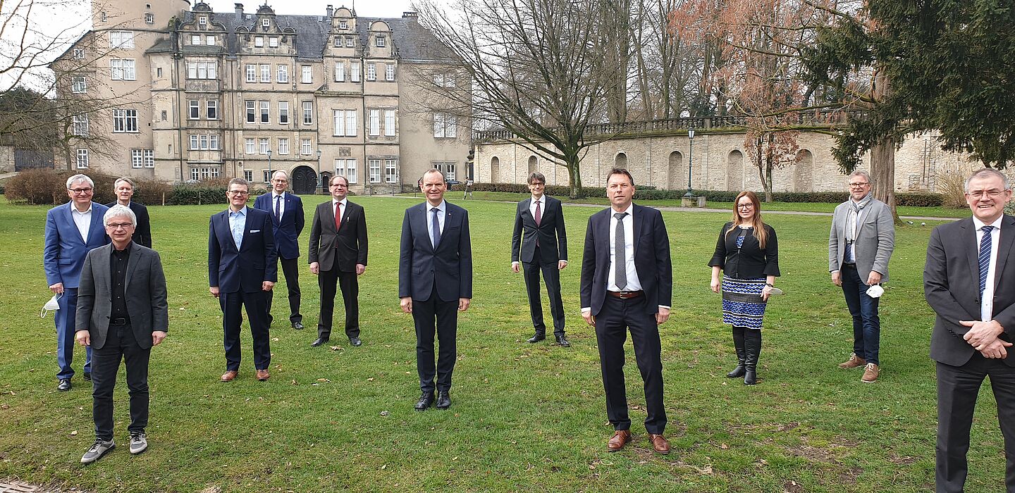 Foto (GILDE GmbH, Detmold): Zur offiziellen Gründung des Vereins und zur ersten Sitzung des Steuerungskreises trafen sich am 10. März die Vertreterinnen und Vertreter der beteiligten Institutionen in Detmold.