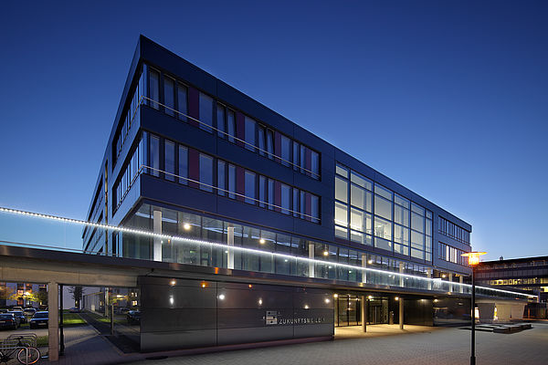 Foto (Dietmar Flach): Das neue Gebäude des Forschungszentrums für Intelligente Technische Systeme, Zukunftsmeile 1.