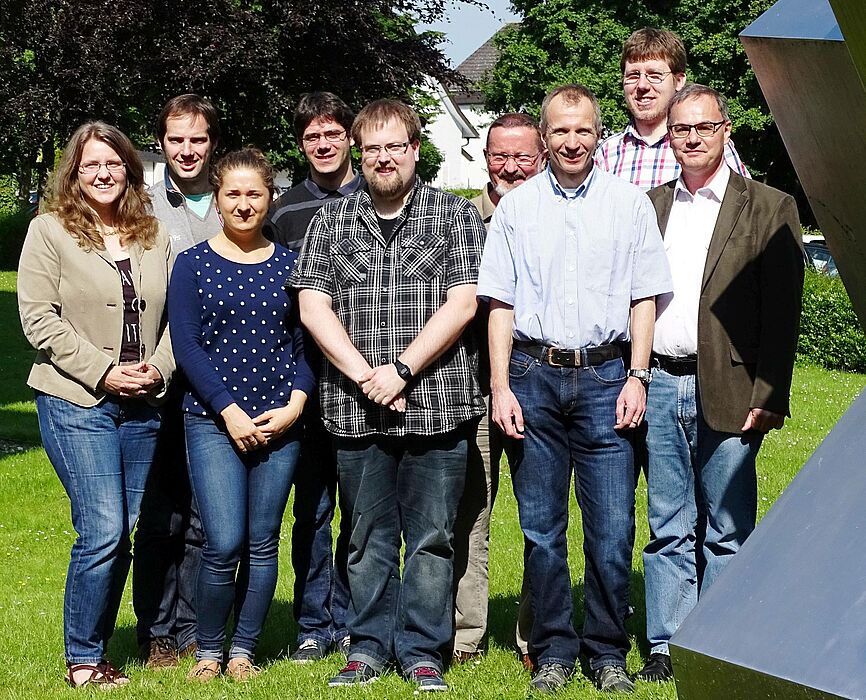 Foto (Universität Paderborn, CeOPP): (v. l.) Das Paderborner Forschungsteam: Prof. Dr. Christine Silberhorn, Dr. Stepan Shvarkov, M. Sc. Viktoryia Zolatanosha, M. Sc. Helge Rütz, M.Sc. Christof Eigner, Dr. Hubertus Suche, Prof. Dr. Dirk Reuter, M. Sc. S