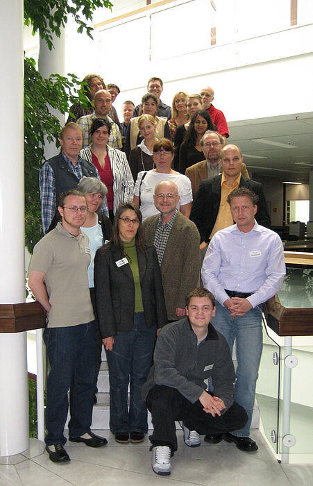 Foto: Veranstalteten an der Universität Paderborn erstes Werkstattgespräch "Umgang mit Wissensvielfalt, Erwägungsmethoden und Neue Medien“: Dr. Bettina Blanck (1. Reihe, 2. li.), Dr. Werner Loh (1. R., 3. v. li.) und Prof. Dr. Reinhard Keil (3. R., 1