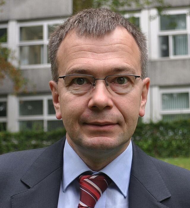 Foto (Uni Paderborn): Prof. Dr.-Ing. Werner Homberg, Lehrstuhl für Umformende und Spanende Fertigung, Fakultät für Maschinenbau, Universität Paderborn