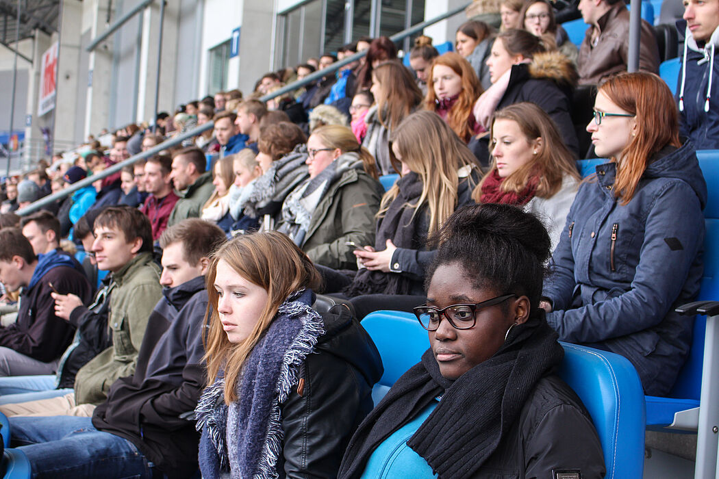 Foto (Universität Paderborn, Johannes Pauly): Erstsemesterbegrüßung in der Benteler Arena.