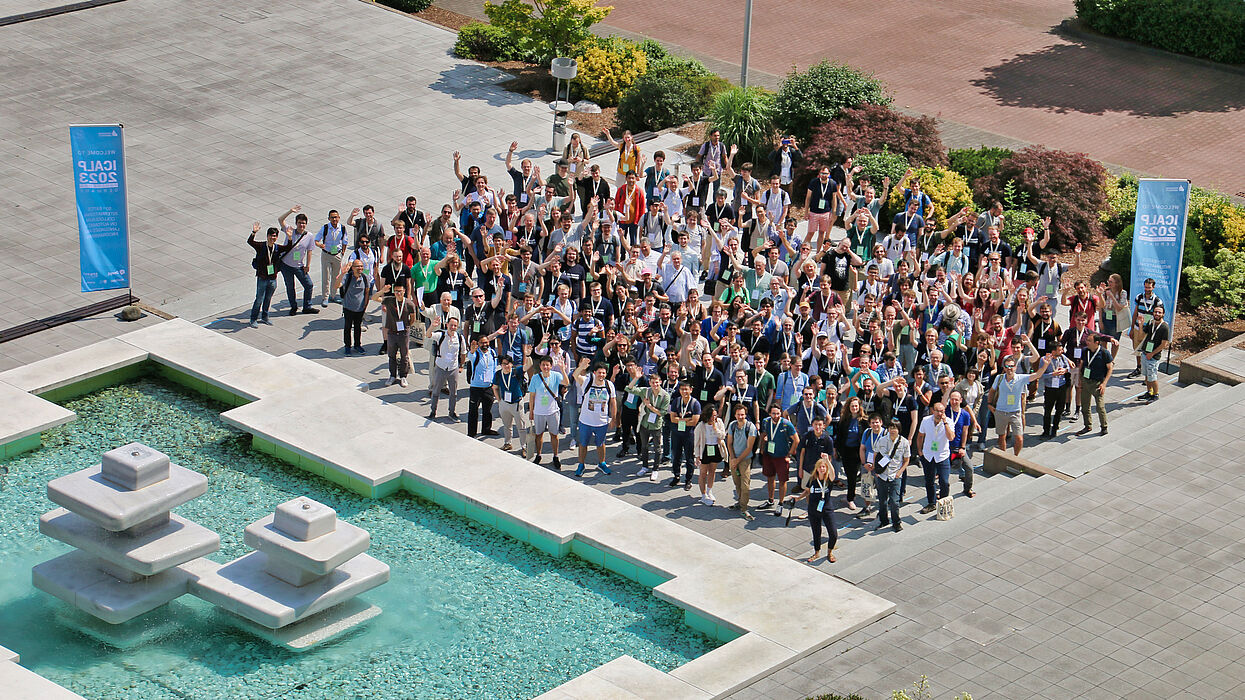 The participants of the annual conference of the International Colloquium on Automata, Languages and Programming (ICALP) in front of the Heinz Nixdorf MuseumsForum in Paderborn. 