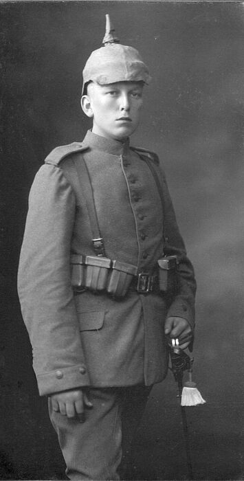Foto (Hochschularchiv der RWTH Aachen): Der Aachener Student Karl Hofmann fiel als Gefreiter im Dragoner Regiment Nr. 7 am 8. Dezember 1914.