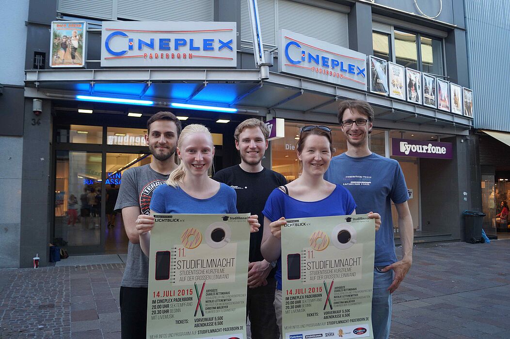 Foto (Lichtblick e.V.): Niels Deimel, Sophie Charlotte Erichsen, Oliver Flothkötter, Johanna Doyé und Flemming Feß freuen sich auf die 11. Studifilmnacht.