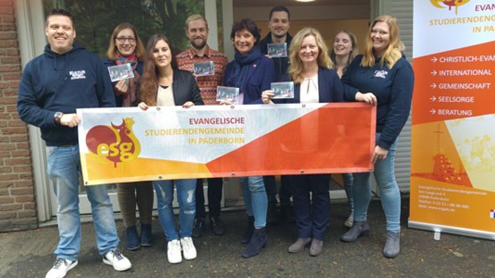 Foto (ESG-Mitarbeiterin Irene Klass): Studierendenpfarrerin Heidrun Greine mit dem Team der ESG.