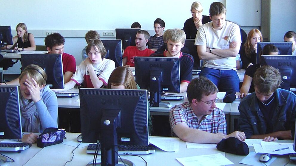Schülerinnen und Schüler lösten knifflige Aufgaben beim Schüler-Kryptotag an der Universität Paderborn