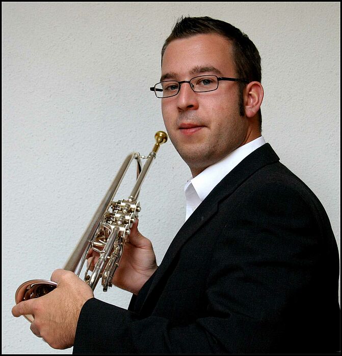 Foto: Solist des Konzertes: Philip Schütz spielt mit dem Hochschulorchester Paderborn das Trompetenkonzert von Alexander Arutjunjan.