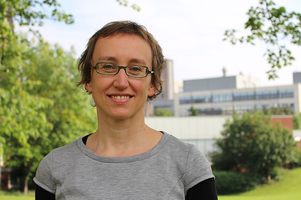 Foto (Universität Paderborn): Prof. Dr. Katharina Rohlfing wurde für ihre Forschung an grundlegenden menschlichen Kommunikationskonzepten ausgezeichnet.