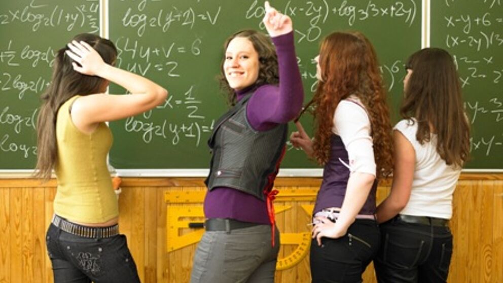 Foto (fotolia): Schülerinnen und Mathematik