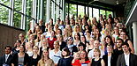Foto (Maren Büttgen): Glückliche Absolventinnen und Absolventen der Ersten Staatsprüfung Juli 2014 im Audimax.