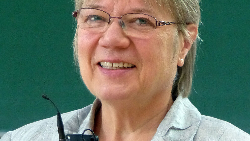 Foto (Universität Paderborn, Carina Uhde): Prof. Dr. Leena Suhl am 20. Juli in ihrer letzten Vorlesung an der Universität Paderborn.