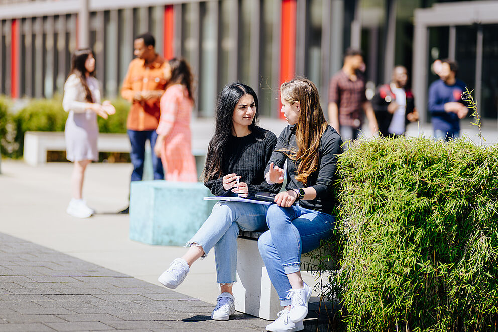 Internationale Studierende auf dem Campus