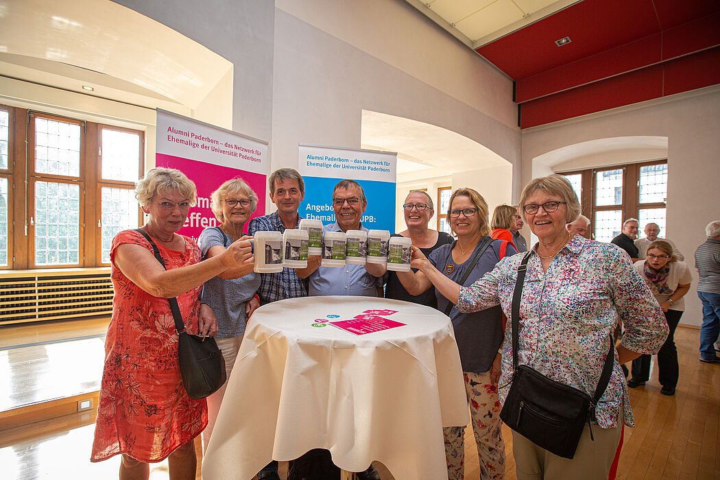 Foto (Universität Paderborn, David Gense): Wiedersehen auf Libori: Am 2. August 2019 um 17 Uhr hat das neunte Ehemaligen-Treffen der UPB im Rathaus stattgefunden.