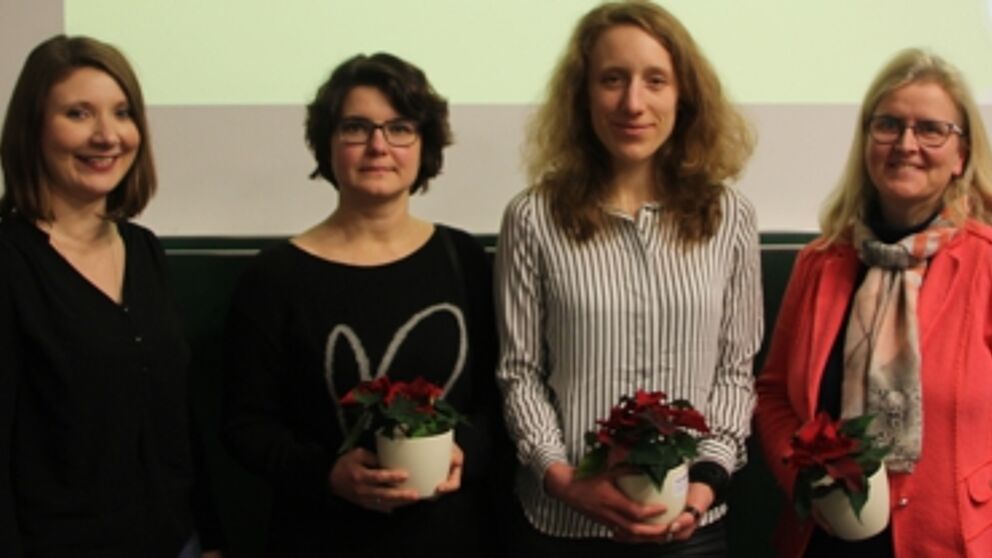 Foto: Das Podium (v. l. n. r.): Katharina Strothmann (Moderation), Julia Geneberg, Kim Scharr und Prof. Dr.-Ing. Eva Schwenzfeier-Hellkamp