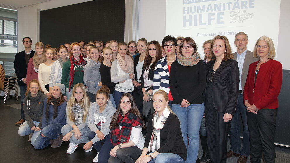 Foto (Universität Paderborn, Nina Reckendorf): Besuchten am Welttag der Philosophie die Universität: 50 Schülerinnen und Schüler der umliegenden Gymnasien.