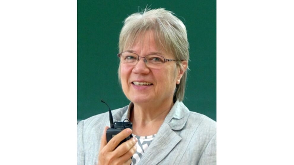 Foto (Universität Paderborn, Carina Uhde): Prof. Dr. Leena Suhl am 20. Juli in ihrer letzten Vorlesung an der Universität Paderborn.