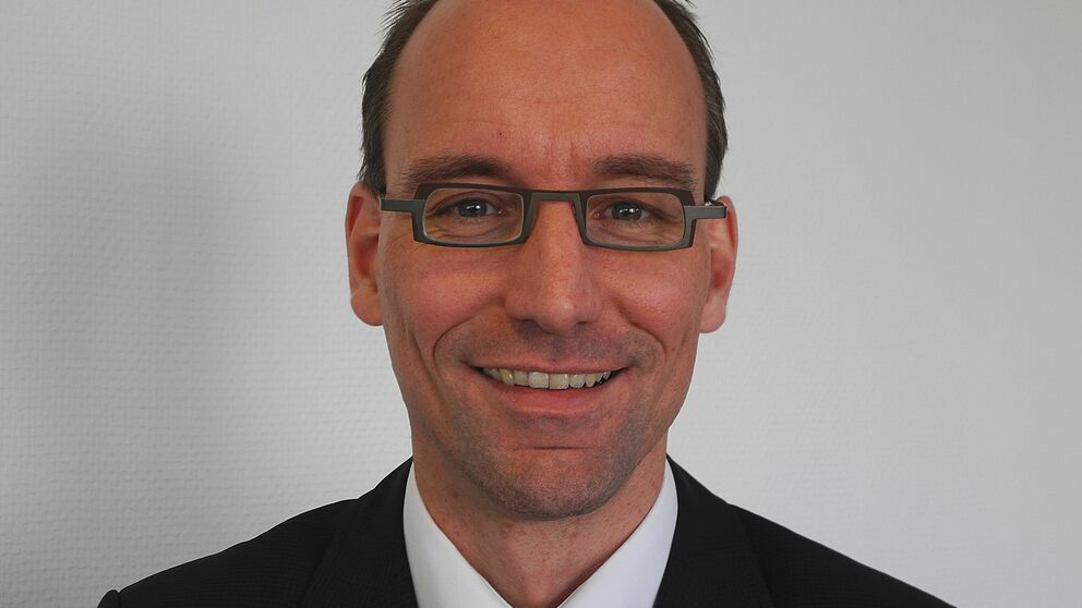 Foto (HELLA): Dr.-Ing. Matthias Schöllmann hält am 22. September einen Vortrag über den Wandel der Mobilität und die damit verbundenen Erfolgsfaktoren für Automobilzulieferer.