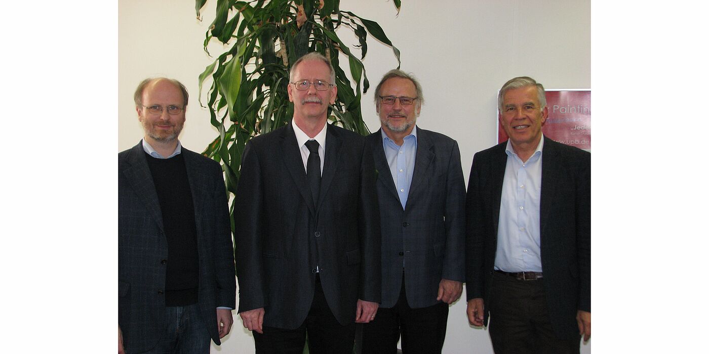 Foto (v. l.): PD Dr. Andreas Koritensky (Zweitgutachter, Theologische Fakultät Paderborn), Dr. theol. Markus Stohldreier (Promovend), Prof. Dr. Volker Peckhaus (Vorsitzender der Promotionskommission und Dekan der Fakultät für Kulturwissenschaften, Univ