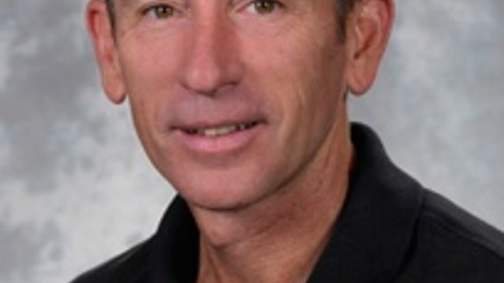 Abbildung: Dr. Raymond Smith