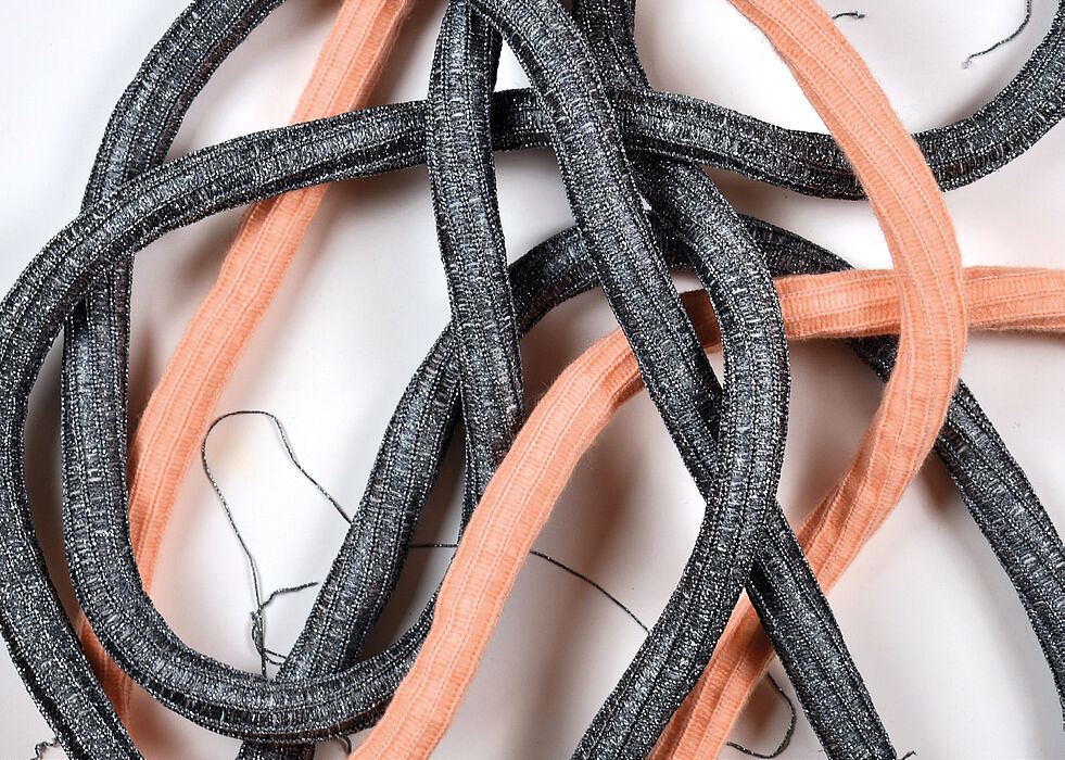 Abbildung: o. T., Polyacryl, Watte. 2018