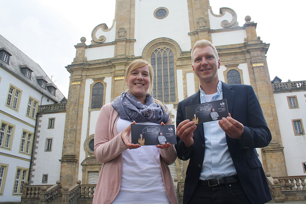 Foto (Birger Berbüsse): Studierendenpfarrer Nils Petrat und Gemeindeassistentin Simone Kornalewski bieten mit dem engagierten Team der KHG auch im Winter wieder zahlreiche Aktionen für junge Leute an. Besonders freuen sie sich auf die vielen Begegnungen