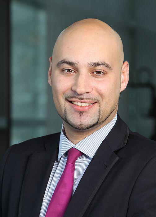 Abbildung (©it’s OWL): Dr.-Ing. Roman Dumitrescu, Direktor am Fraunhofer IEM ist neues Mitglied der Fraunhofer Vintage Class. Besonders das Thema Systems Engineering will er dort einbringen.