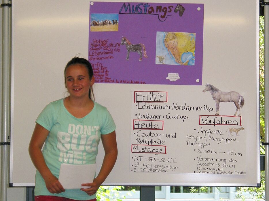 Foto: „Wenn Sie noch Fragen haben, können Sie mich gern fragen“, Annika zum Abschluss ihres Vortrags über Mustangs.