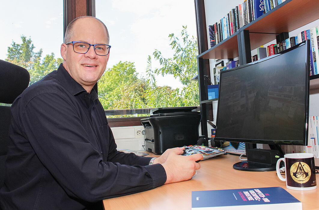 Foto (Universität Paderborn, Simon Ratmann): Prof. Dr. Jörg Müller-Lietzkow hat seit 2008 den Lehrstuhl für Medienökonomie und Medienmanagement an der Universität Paderborn inne.