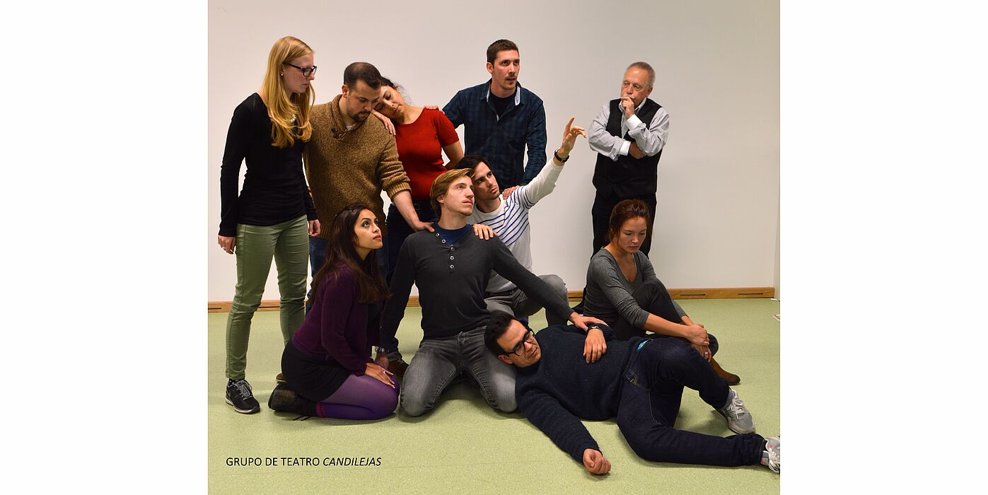 Foto (Copyright Uwe Feldhoff): Die spanische Theatergruppe Candilejas des Instituts für Romanistik.