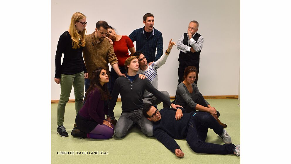 Foto (Copyright Uwe Feldhoff): Die spanische Theatergruppe Candilejas des Instituts für Romanistik.
