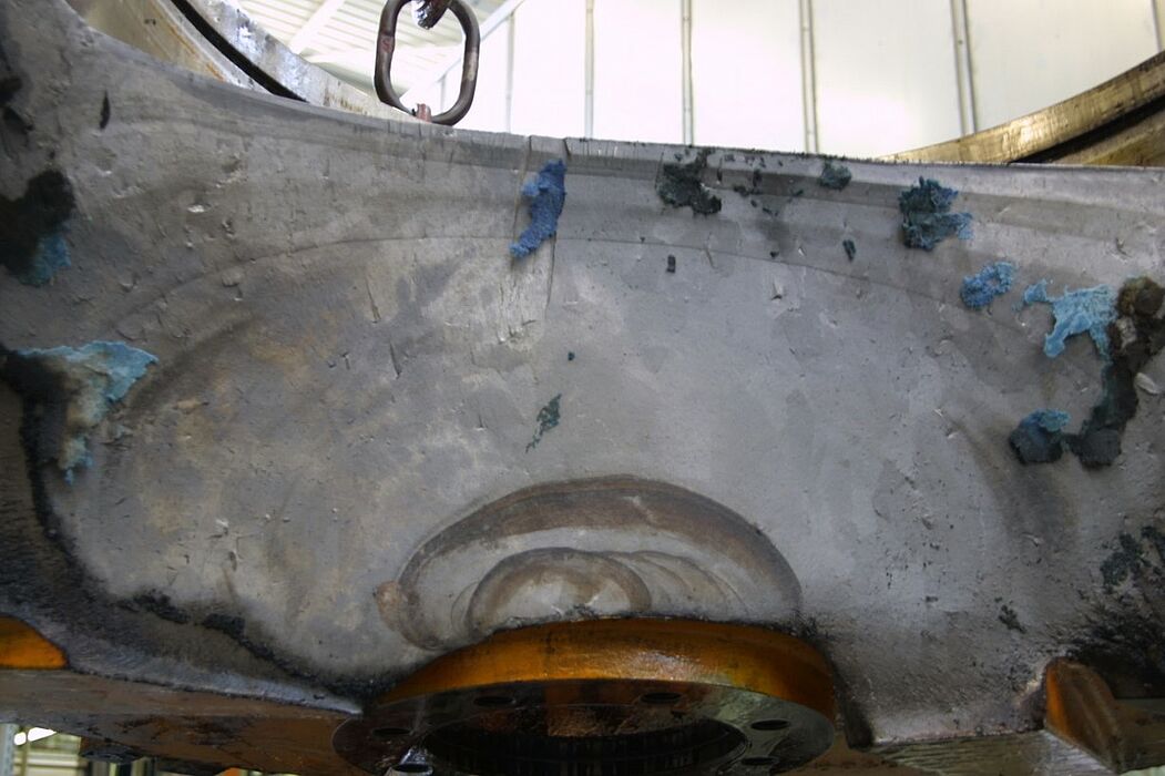 Foto (UPB, Fachgruppe Angewandte Mechanik): Bruchfläche einer hydraulischen Presse bei der Pkw-Herstellung