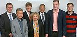 Foto (Ricarda Huyeng, Universität Paderborn): Die Universitätsgesellschaft Paderborn verleiht zwei Stipendien für herausragende Leistungen: Dr. Andreas Siebe, Prof. Dr. Bernd Frick, Prof. Dr. Nikolaus Risch, Heike Käferle, Bernhard Dorenkamp mit den b